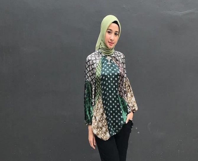 Desain Cantik Model Baju Batik Atasan Wanita Lengan Panjang Gendis Id