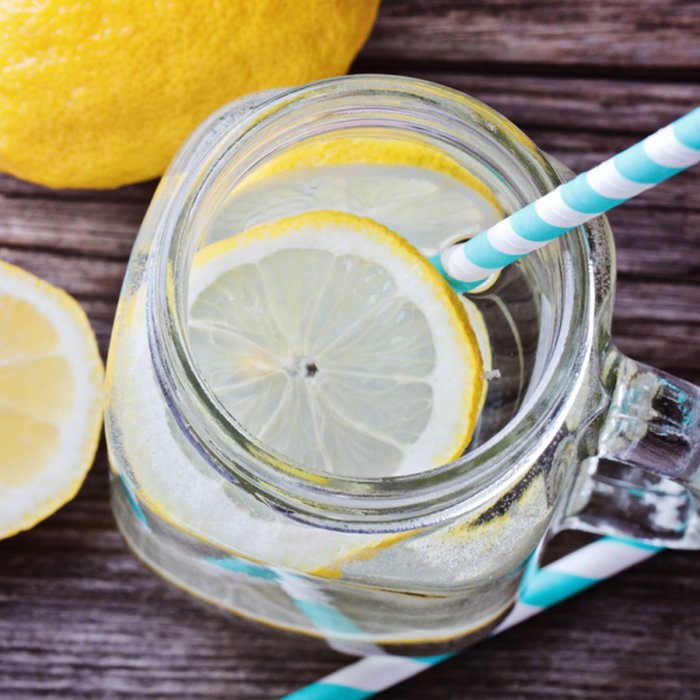 Cara membuat infused water lemon