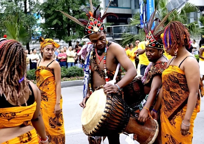 Gerakan tari daerah biasanya bersumber dari